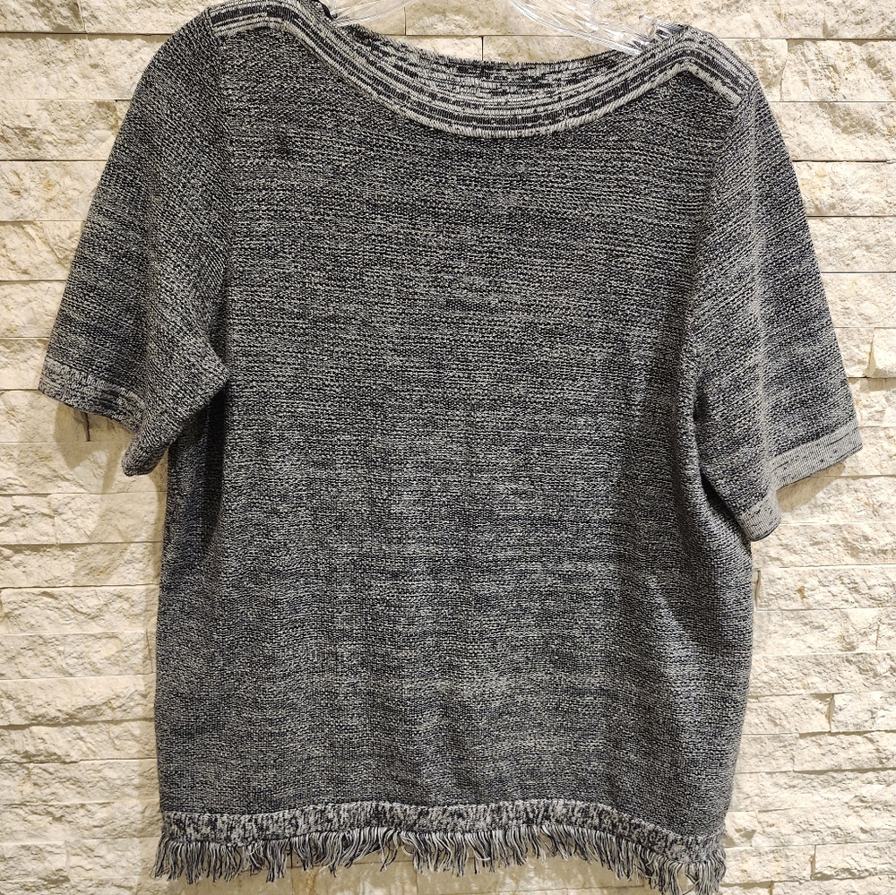 Ann Taylor Gray Short Sleeve Fringe Hem Sweater Knit Top Medium